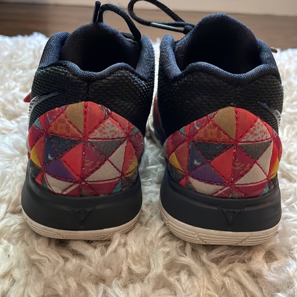 Kyrie Irving Nike basketball shoes for toddler size 12 - Picture 5 of 15